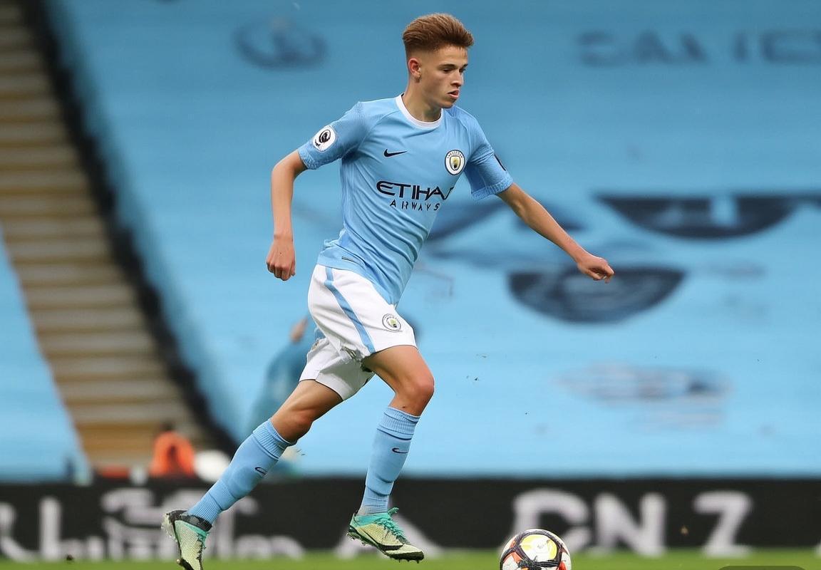 菲尔·福登：从青训小将到英超明星的成长之路(图2)