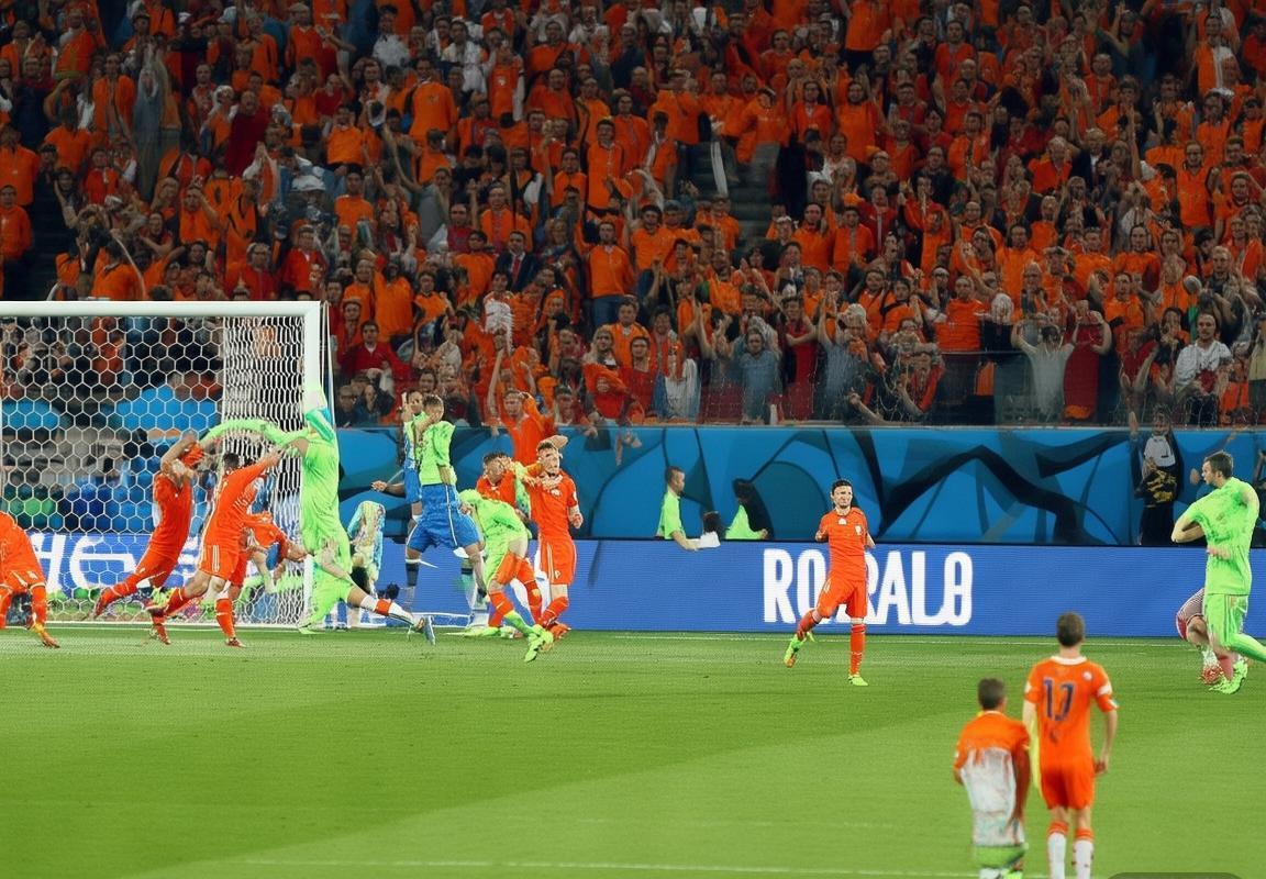 2014世界杯荷兰5-1西班牙经典对决：战术与球星闪耀