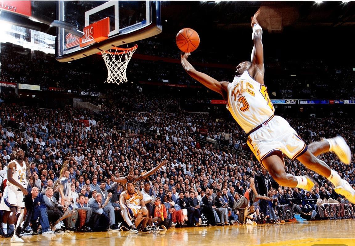 2001年NBA季后赛：76人与猛龙经典对决回顾(图3)